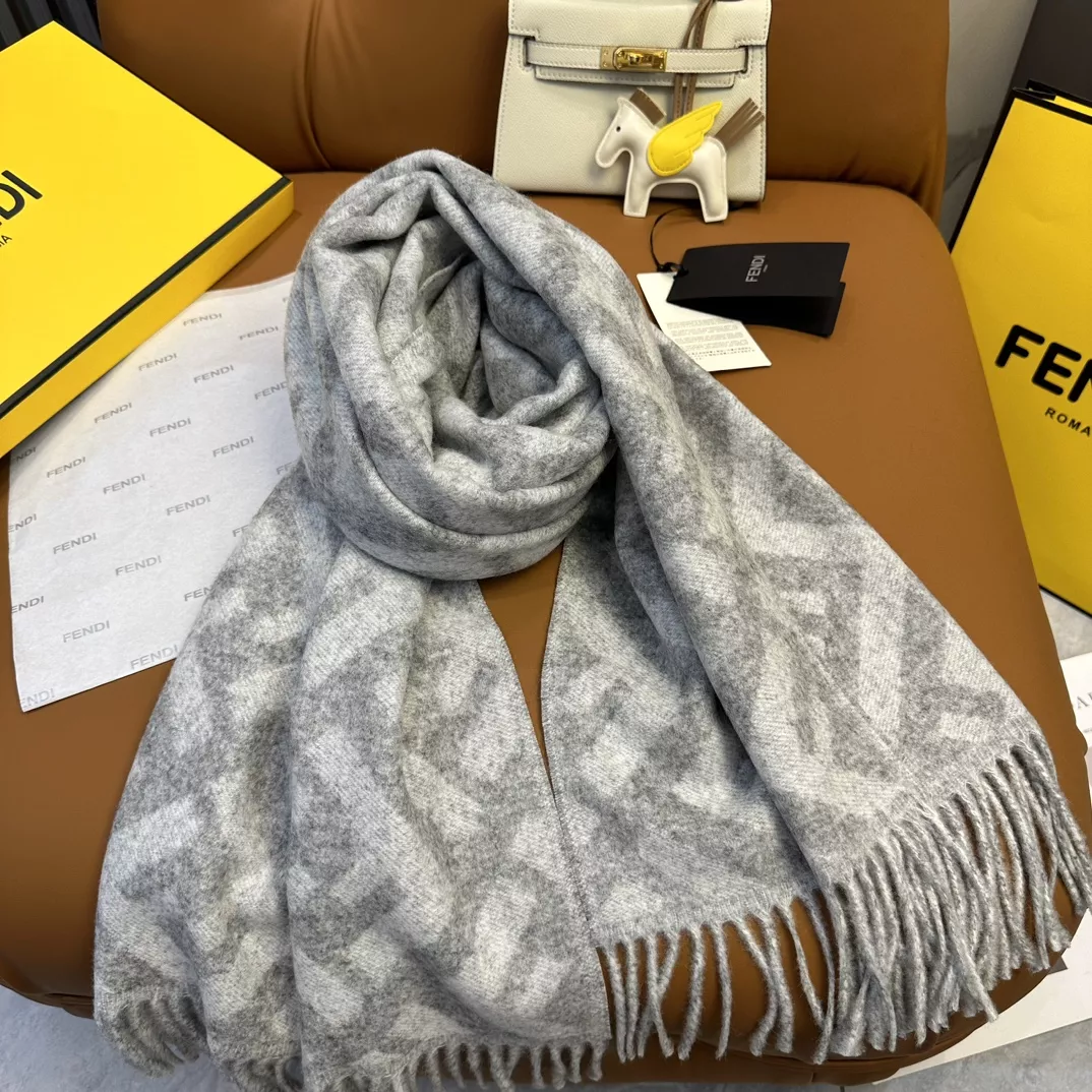 fendi echapres pour femme s_12b0b164